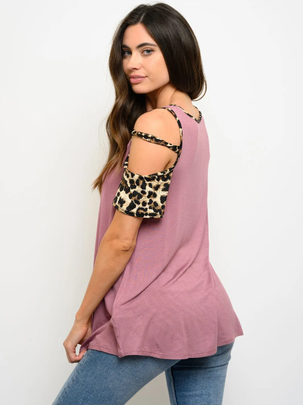 WOMEN'S COLD SHOULDER SHORT SLEEVE ANIMAL PRINT TOP