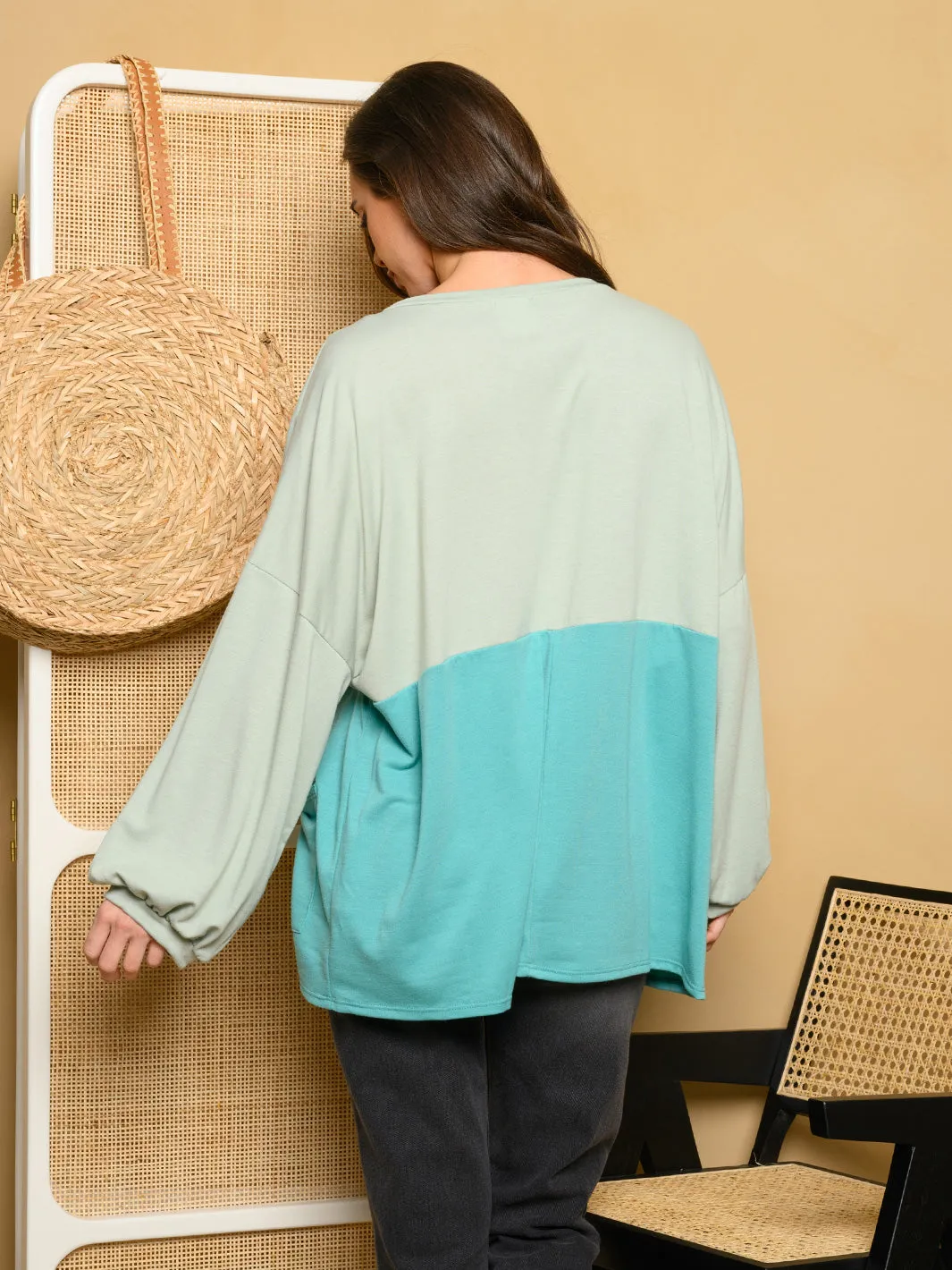 WOMEN'S LONG SLEEVE COLORBLOCK FRONT POCKETS TOP
