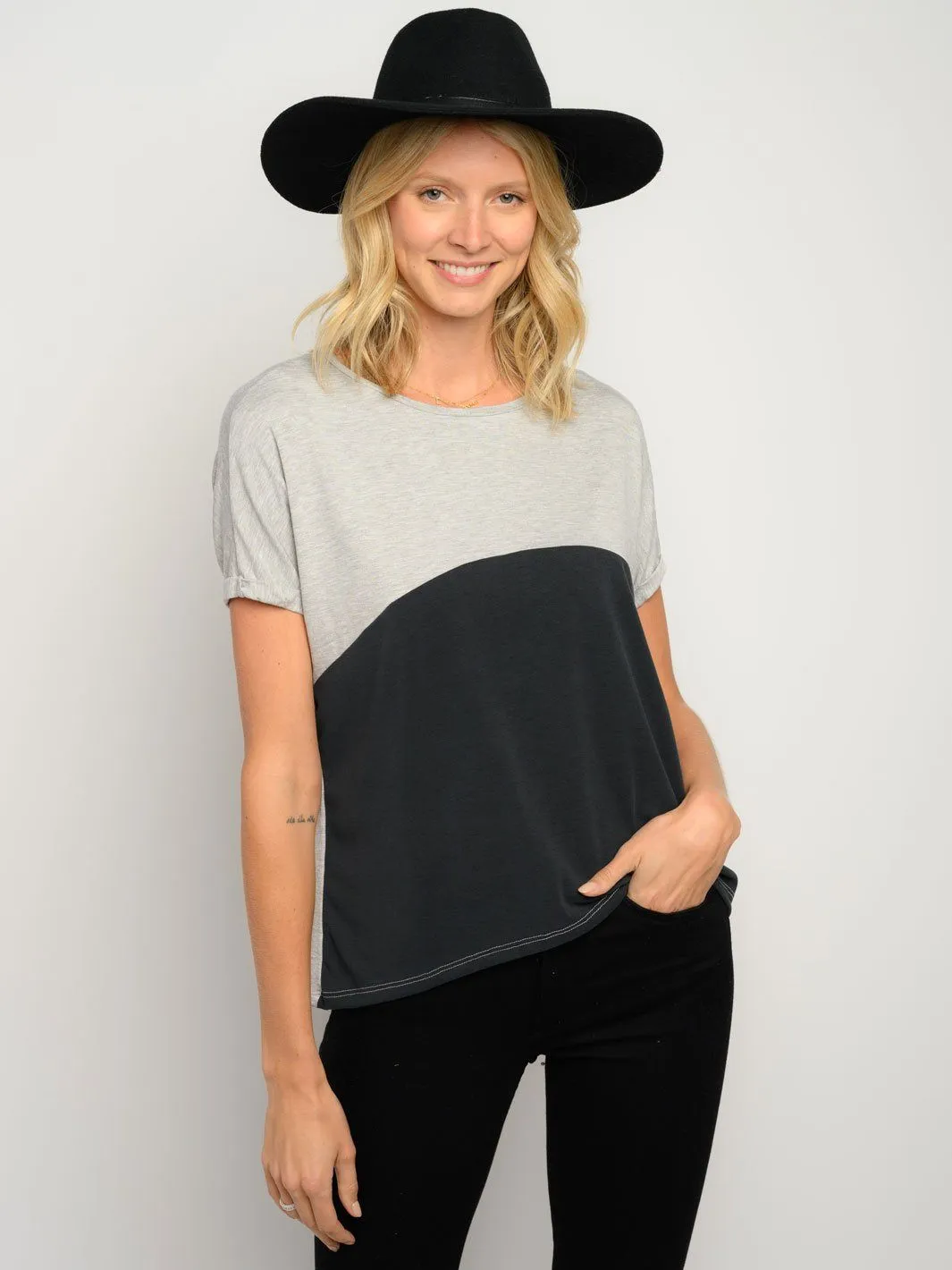 WOMEN'S SHORT SLEEVE COLOR BLOCK TUNIC TOP