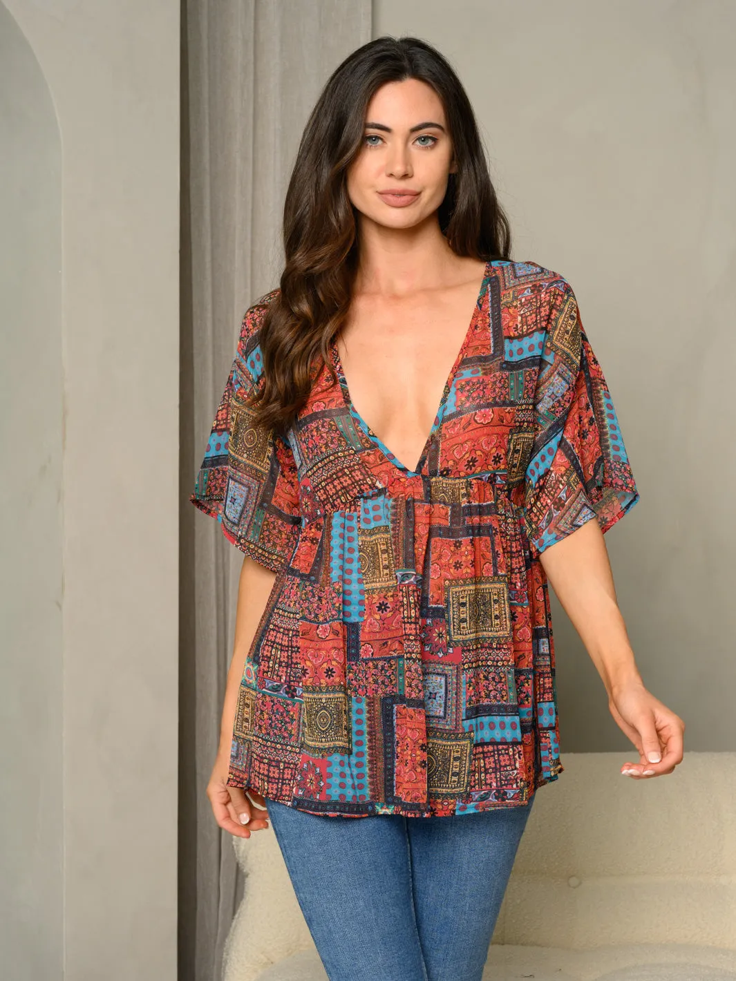 WOMEN'S SHORT SLEEVE V-NECK MULTI PRINT TOP