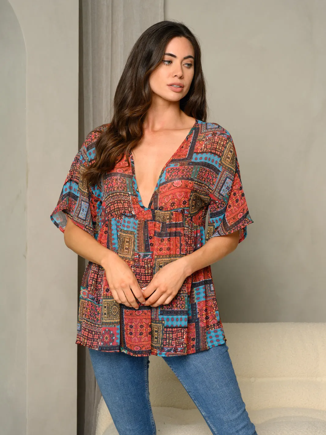 WOMEN'S SHORT SLEEVE V-NECK MULTI PRINT TOP